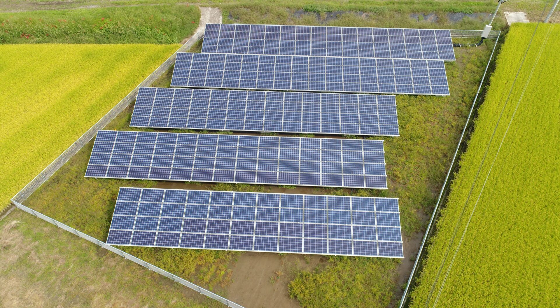 太陽光発電システムを空撮