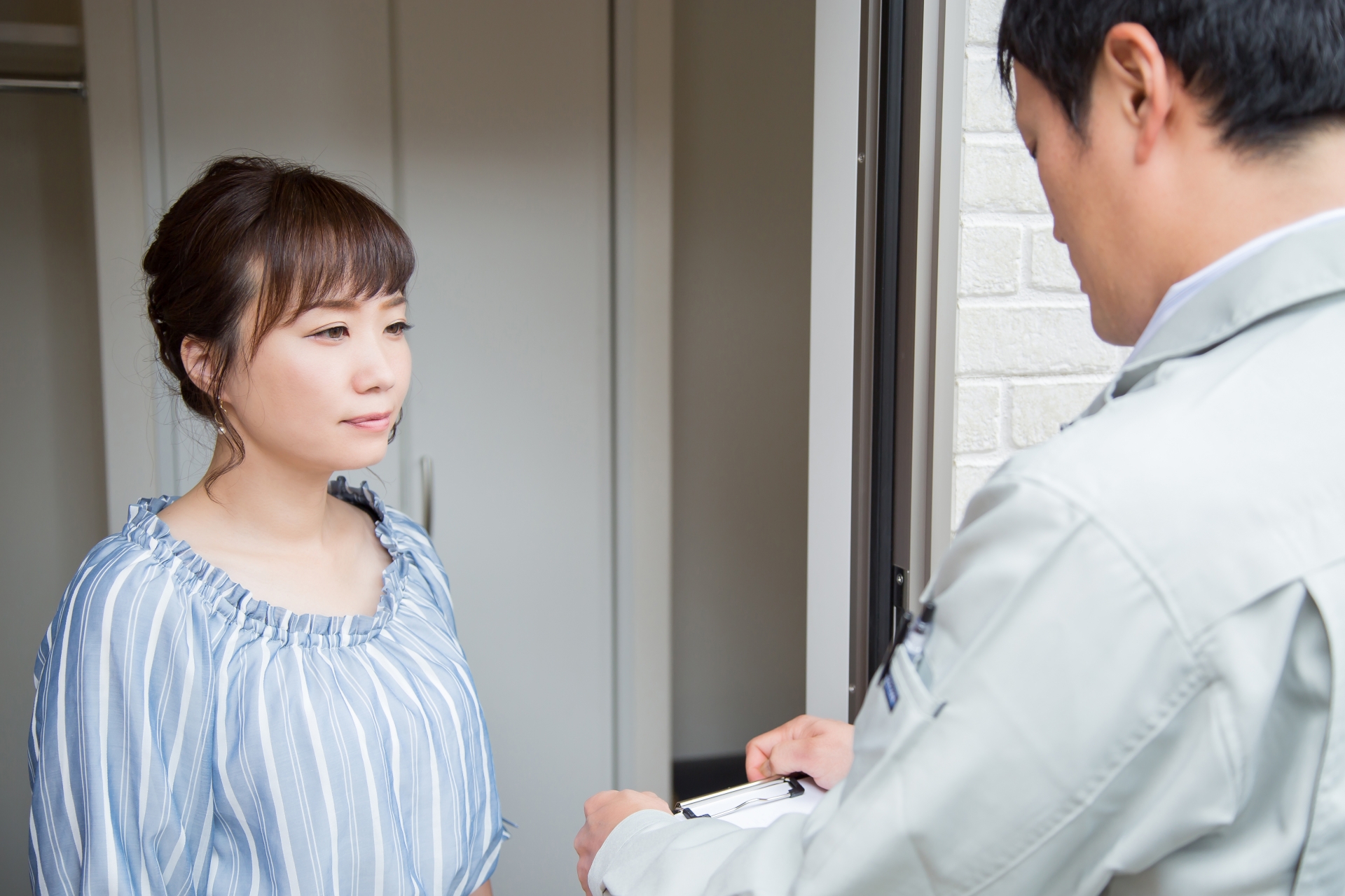 屋根が壊れていると言われたら？悪徳業者の見分け方や対処法を解説